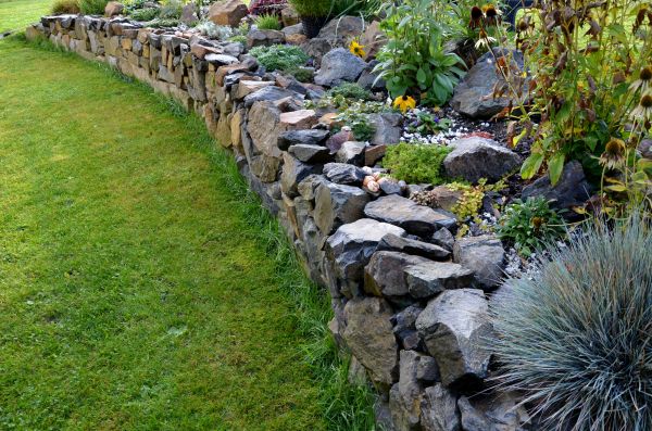 Natural Stone Wall Landscaping